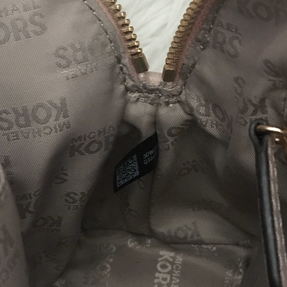 ❌SOLD❌ Micheal Kors pale pink small dome purse - Picture 5 of 5